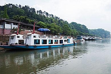 类请出示证件游戏《That's not your Neighbor》 Steam页面 明年1月发售